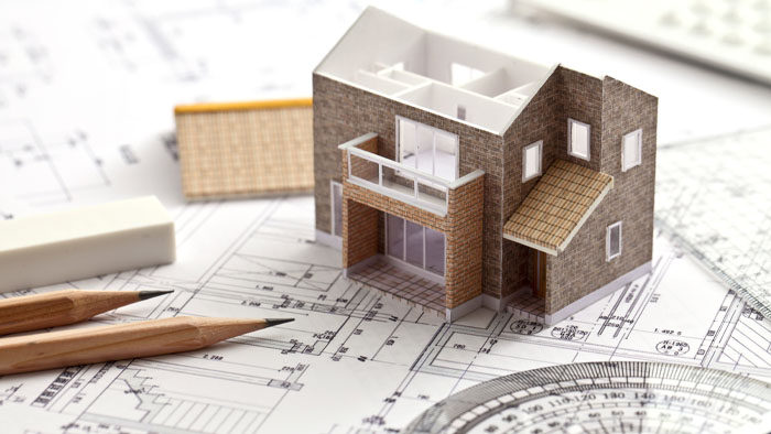 住宅建築は工務店か建築士のどちらに依頼する？選ぶ際のポイントなど